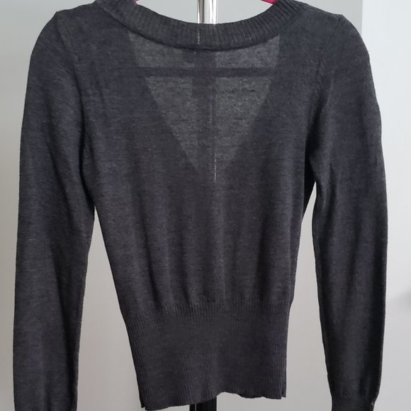 Long sleeve Gray buttoned down sweater - Picture 5 of 10